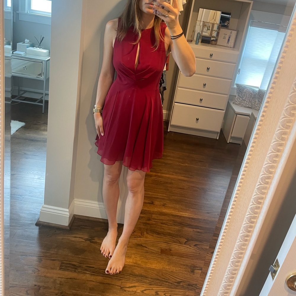 Adorable red midi dress with keyhole and slight ruching, SO flattering - S/M